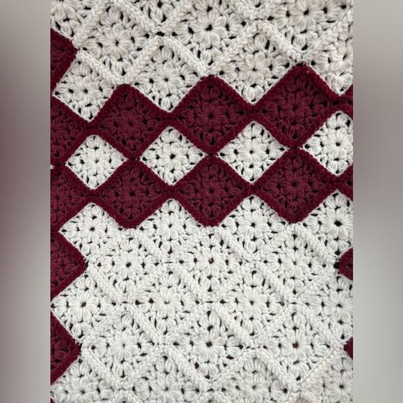 NEW Blanket Afghan Throw Handmade Pink, Green and White Flowered Size 84” x 57” - Picture 2 of 7